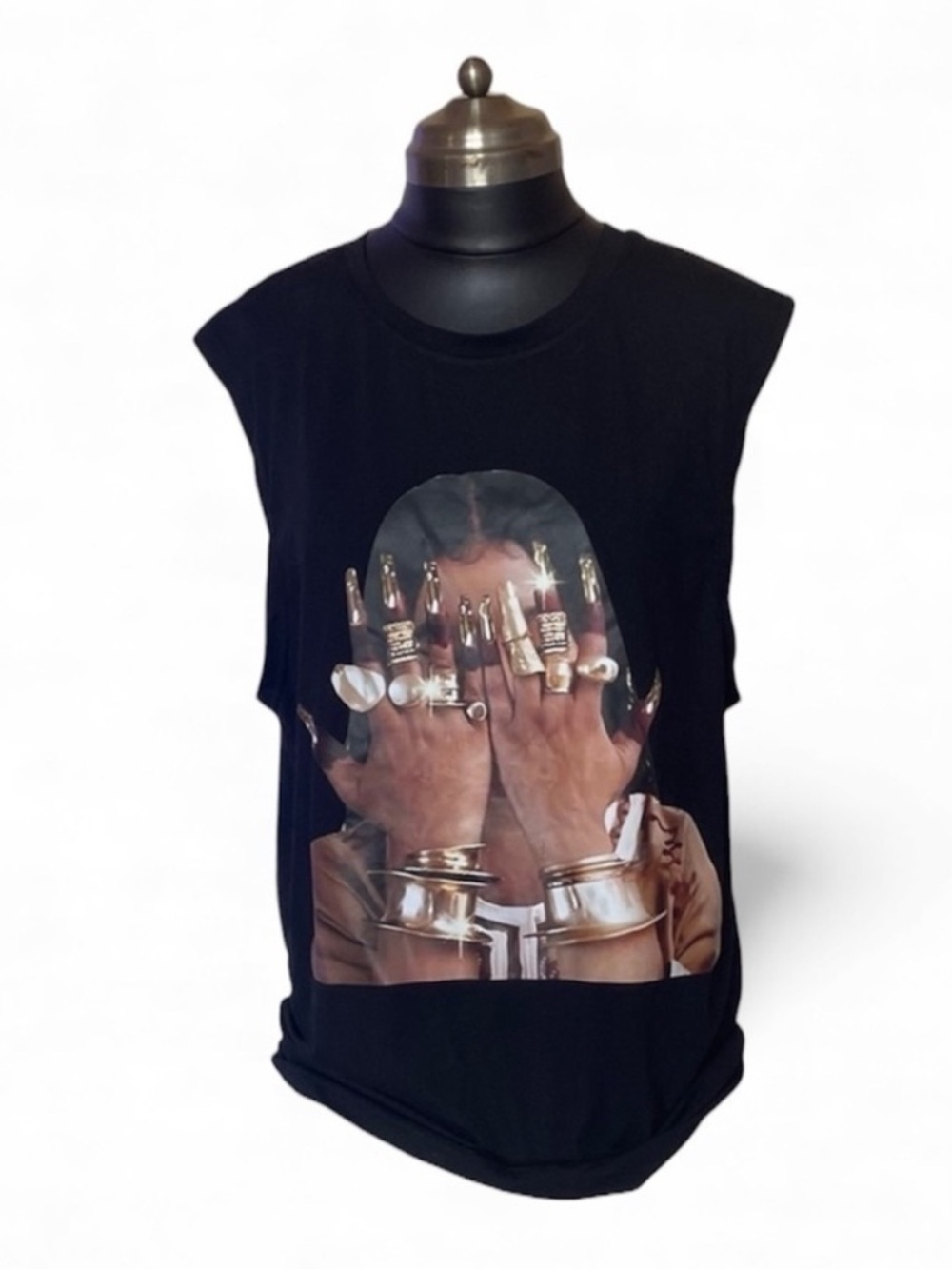 Graphic Black Sleeveless Women's Top with Baroque Ring Print